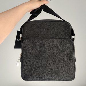 NEW Hugo Boss Italian Leather Messenger Bag